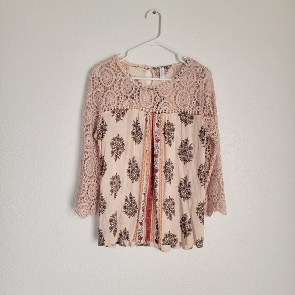 Xhilaration Floral Blouse With Crocheted Sleeves Size XL - Picture 9 of 16